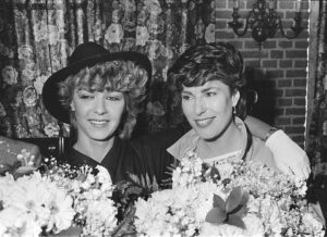 Anny Schilder en Carola Smit tijdens het afscheid van BZN, 26 maart 1984