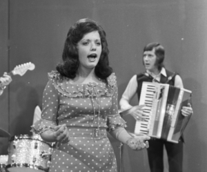 Hanny tijdens een optreden met De Rekels in het televisieprogramma Op Losse Groeven in 1972