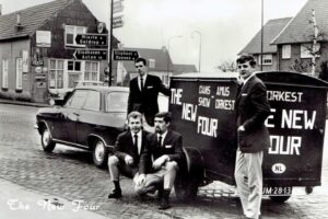 The New Four bij hun bandbus in Mierlo, eind jaren zestig