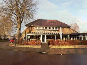 Hotel het Wapen van Vries aan de Oude Rijksweg in Vries